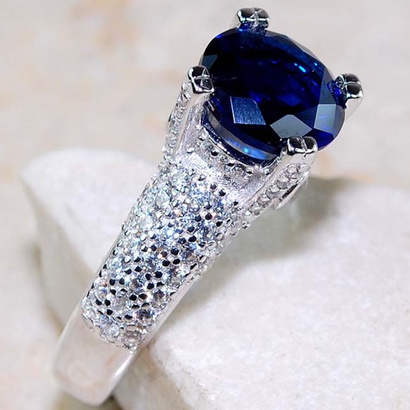3CT Natural Blue Sapphire and Topaz Ring Size 7 - Picture 2 of 3